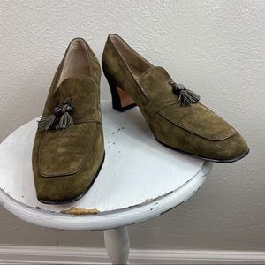 Salvatore Ferragamo vintage suede olive color pumps with tassels size 10B